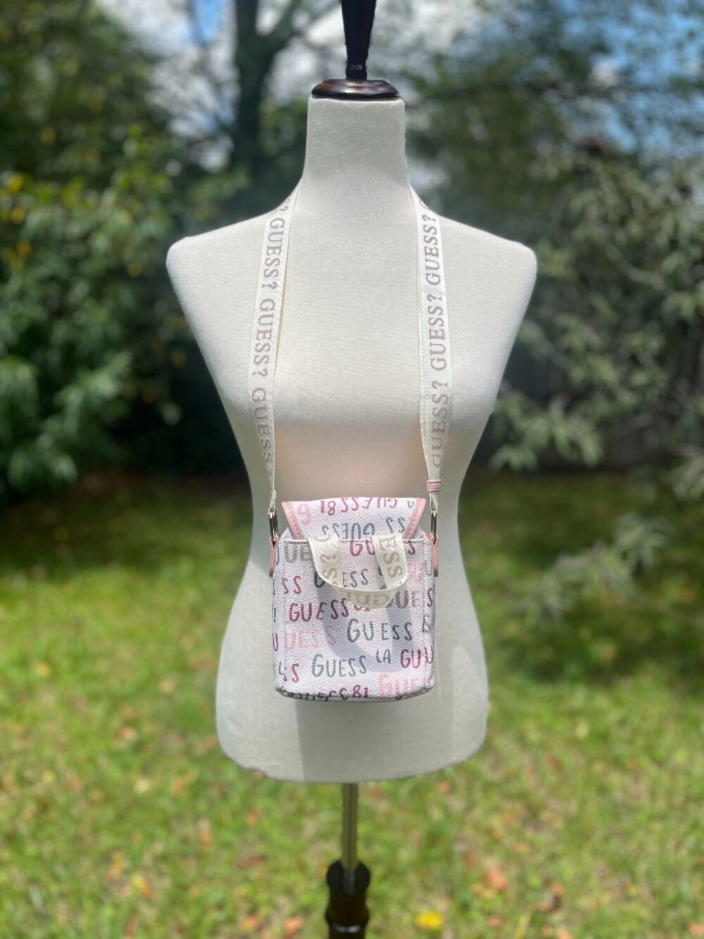 GUESS Juniper Pink Logo Print Phone Crossbody Mini Purse Wallet Bag - Picture 5 of 15